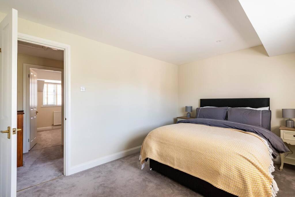 Central Village Cottage, The Corders Moreton-in-Marsh Экстерьер фото